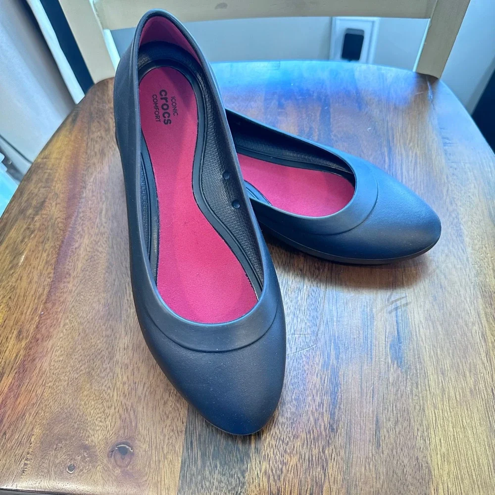 Crocs Eve Flat Shoes Womens Size 9 Black Pink 203404 Lightweight Comfort Slip On